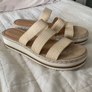 Universal Threads Chunky Sandal
